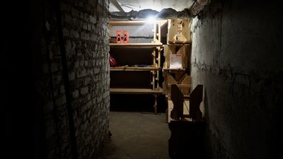 У Чернігові закупили інвентар для укриттів у багатоповерхівках: хто і коли зможе його отримати