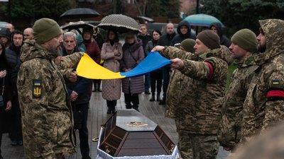 В Ужгороді попрощалися з військовим Віталієм Боднарчуком В Ужгороді попрощалися з військовим Віталієм Боднарчуком