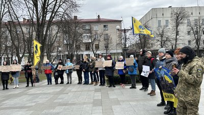 У Кременчуці 3 березня влаштували акцію “Не мовчи. Полон вбиває” У Кременчуці 3 березня влаштували акцію “Не мовчи. Полон вбиває”