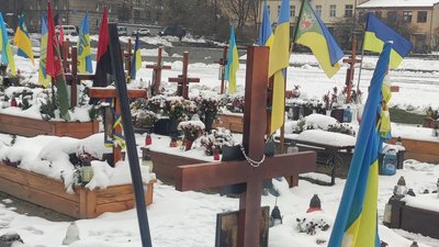 Поліція відкрила кримінальне провадження за фактом зниклих прапорів з могил на Личаківському кладовищі