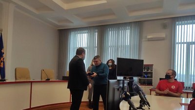 У Тернополі відзначили нагородами 18 волонтерів У Тернополі відзначили нагородами 18 волонтерів