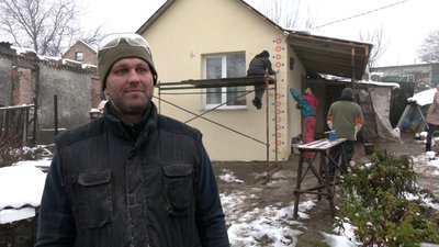 "Не живемо, а раюємо": у Чернігові волонтери відбудували житло для сестер, які жили у курятнику "Не живемо, а раюємо": у Чернігові волонтери відбудували житло для сестер, які жили у курятнику