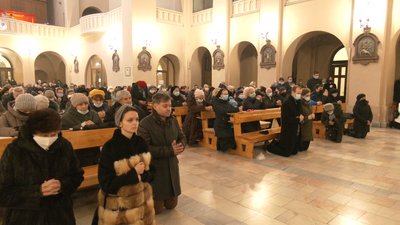 Перше Різдво в умовах карантину відзначили римо-католики у Франківську Перше Різдво в умовах карантину відзначили римо-католики у Франківську