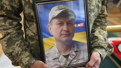 У Луцьку попрощалися з трьома загиблими військовослужбовцями У Луцьку попрощалися з трьома загиблими військовослужбовцями