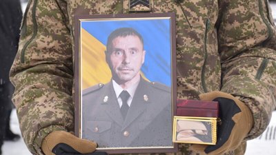 У Луцькій громаді попрощалися з 47-річним захиснокм Миколою Мандзюком У Луцькій громаді попрощалися з 47-річним захиснокм Миколою Мандзюком