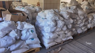 У Полтаві представники благодійного фонду роздали близько 8 тисяч продуктових наборів для ВПО У Полтаві представники благодійного фонду роздали близько 8 тисяч продуктових наборів для ВПО