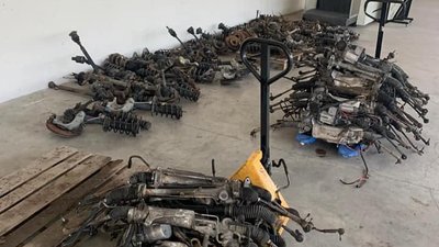 Незадекларовані автозапчастини виявили закарпатські митники на посту "Ужгород" Незадекларовані автозапчастини виявили закарпатські митники на посту "Ужгород"
