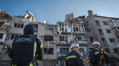ДСНС проводить аварійні роботи в 5-поверховому житловому будинку в Покровську