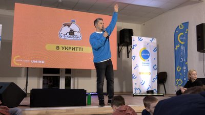 Мінна безпека, що таке стрес та чому потрібна фізична активність: у Чернігові пройшла "Не лекція" з Олександром Педаном