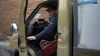 "Страшно і зараз": як з перших днів великої війни на Сумщині працює підприємство, що забезпечує хлібом прикордоння "Страшно і зараз": як з перших днів великої війни на Сумщині працює підприємство, що забезпечує хлібом прикордоння