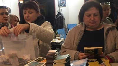 Збирали кошти на підтримку ЗСУ: черкаський поет провів творчий вечір Збирали кошти на підтримку ЗСУ: черкаський поет провів творчий вечір