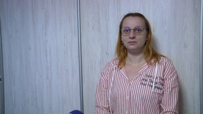Багатодітна житомирянка шиє подушки для військових на передову