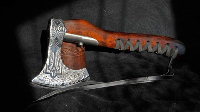 Колишній військовий з Волині створює подарункові сокири для побратимів Колишній військовий з Волині створює подарункові сокири для побратимів