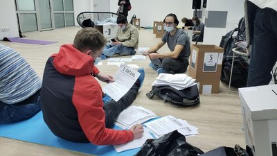Волонтери президентського опитування на Харківщині до 40 разів спілкувалися з поліцією Волонтери президентського опитування на Харківщині до 40 разів спілкувалися з поліцією