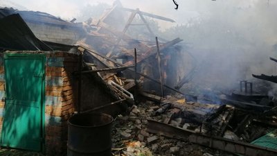 Армія РФ вдарила по селу на Чугуївщині: виникла пожежа Армія РФ вдарила по селу на Чугуївщині: виникла пожежа