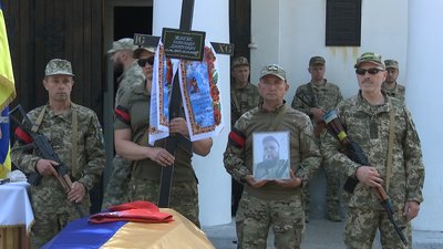 "Дуже мужня людина": у Полтаві попрощалися з чотирма бійцями, які полягли на війні "Дуже мужня людина": у Полтаві попрощалися з чотирма бійцями, які полягли на війні