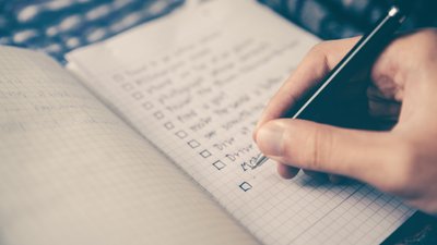 Сам удома. Чим зайнятись, якщо вирішили святкувати на самоті? Сам удома. Чим зайнятись, якщо вирішили святкувати на самоті?