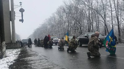 На Прикарпатті зустріли скорботний кортеж з тілами захисників України — братів Бутусіних На Прикарпатті зустріли скорботний кортеж з тілами захисників України — братів Бутусіних