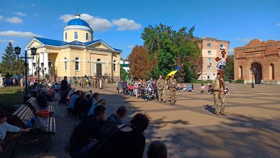 На Чернігівщині в останню путь провели солдата Володимира Пітеля На Чернігівщині в останню путь провели солдата Володимира Пітеля