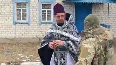 На Сумщині затримали священника за підозрою у передачі інформації російській спецслужбі На Сумщині затримали священника за підозрою у передачі інформації російській спецслужбі