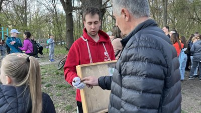 У Полтаві випустили кажанів, яких врятували з балкона багатоповерхівки у Полтаві У Полтаві випустили кажанів, яких врятували з балкона багатоповерхівки у Полтаві