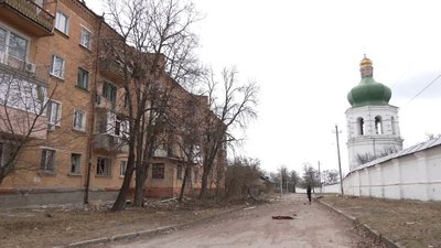 Пошкоджені житлові будинки і паркан церкви. Окупанти вкотре обстріляли мирні райони Чернігова Пошкоджені житлові будинки і паркан церкви. Окупанти вкотре обстріляли мирні райони Чернігова