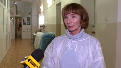 Сам їсть та піднімає голову: бійця Віталія Шумея, якому батько читає книжки, лікуватимуть у Барселоні Сам їсть та піднімає голову: бійця Віталія Шумея, якому батько читає книжки, лікуватимуть у Барселоні