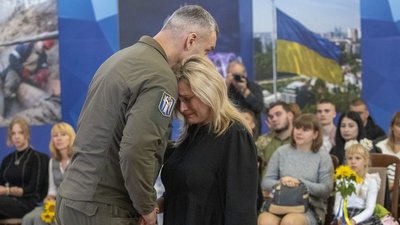 Віталій Кличко вручив нагороди родинам загиблих киян-військових
