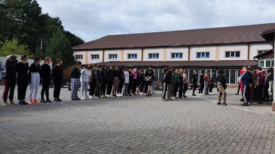 Учасників теренової гри ділять на команди Учасників теренової гри ділять на команди