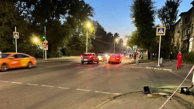 У Дніпрі сталася ДТП за участю двох автомобілів та двох пішоходів У Дніпрі сталася ДТП за участю двох автомобілів та двох пішоходів