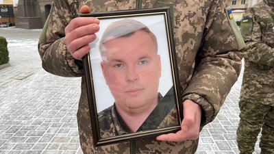 Загинули на Донеччині та Дніпропетровщині: у Луцьку попрощалися з трьома захисниками Загинули на Донеччині та Дніпропетровщині: у Луцьку попрощалися з трьома захисниками