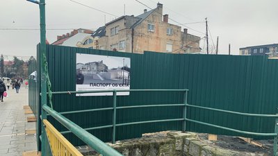 Громадську вбиральню почали демонтовувати на площі Петефі в Ужгороді. Там хочуть збудувати кафе Громадську вбиральню почали демонтовувати на площі Петефі в Ужгороді. Там хочуть збудувати кафе