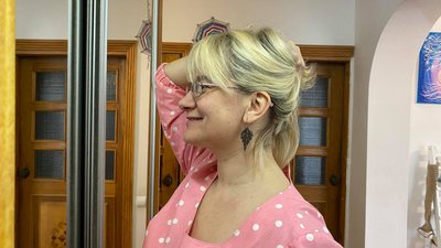 Житомирянка Алла Лєбєдєва виготовляє прикраси з міді гальванічним методом Житомирянка Алла Лєбєдєва виготовляє прикраси з міді гальванічним методом