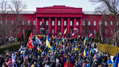 У Києві тисячі людей вийшли на Марш єдності за Україну У Києві тисячі людей вийшли на Марш єдності за Україну