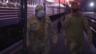Воєнізована охорона супроводжує потяги Укрзалізниці. СУСПІЛЬНЕ | ВІДЕОНОВИНИ