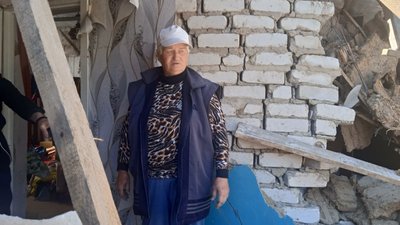 Садять городи під обстрілами. Як живуть мешканці прифронтової громади на Дніпропетровщині