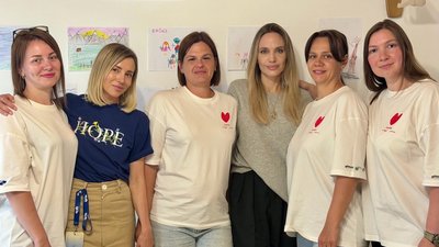 Поїздка Анджеліни Джолі в Україну
