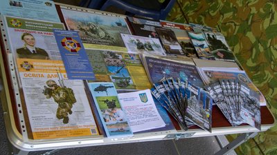 На Полтавщині запрацювали мобільні пункти з питань військової служби На Полтавщині запрацювали мобільні пункти з питань військової служби