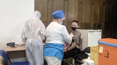 У дніпровському центрі масової вакцинації від COVID-19 за два дні щепили понад тисячу містян
