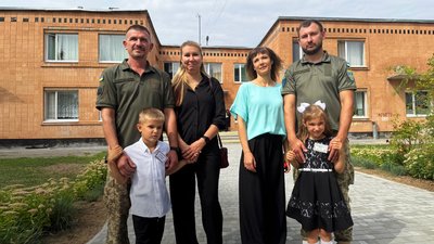 Двоє військових-побратимів із Полтавщини відвели дітей до першого класу
