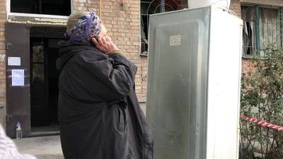 "Є надія, що вони спали у коридорі" — миколаївці про рідних під завалами багатоповерхівки та пережите після обстрілу "Є надія, що вони спали у коридорі" — миколаївці про рідних під завалами багатоповерхівки та пережите після обстрілу