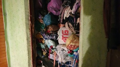 Коли дім став пасткою: іванофранківка через сміття не змогла вийти з квартири Коли дім став пасткою: іванофранківка через сміття не змогла вийти з квартири