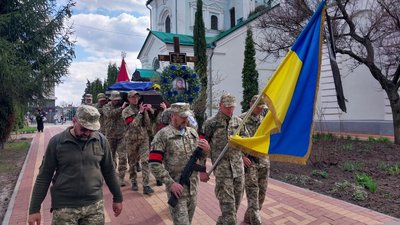 У Сумах попрощалися з захисниками Олександром Ткаченком і Олександром Лелюхом У Сумах попрощалися з захисниками Олександром Ткаченком і Олександром Лелюхом