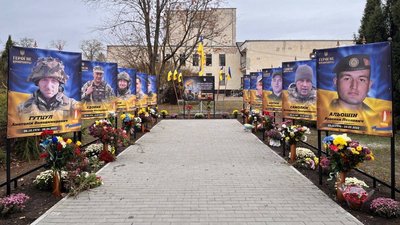 Загинули, захищаючи Україну. У селі Панчеве на Кіровоградщині відкрили Алею Слави у пам'ять про захисників Загинули, захищаючи Україну. У селі Панчеве на Кіровоградщині відкрили Алею Слави у пам'ять про захисників