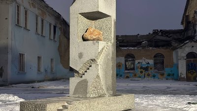 В Ірпені встановили скульптуру японського митця В Ірпені встановили скульптуру японського митця