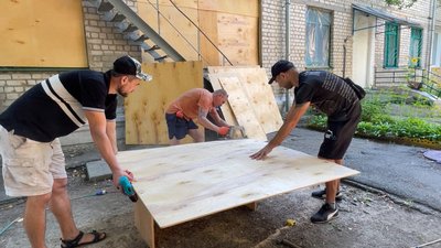 "Буде найкращий у світі". Як відновлюють пошкоджений внаслідок обстрілів дитсадок у Харкові "Буде найкращий у світі". Як відновлюють пошкоджений внаслідок обстрілів дитсадок у Харкові