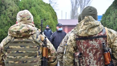 Зведений загін одеських поліцейських вирушив на схід України Зведений загін одеських поліцейських вирушив на схід України