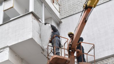 Атака РФ по Києву 23 січня 2024 р.: КАРС демонтували аварійні конструкції багатоповерхівок