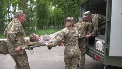 Захищали адмінбудівлі: як навчаються резервісти в Чернігові та Новгород-Сіверському Захищали адмінбудівлі: як навчаються резервісти в Чернігові та Новгород-Сіверському