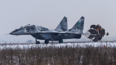 На луцький аеродром із бойового чергування повернулися військові винищувачі